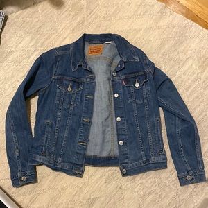 Levi Strauss fitted jean jacket. Size L